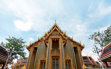 Fototapeta na wymiar thailand temple on blue sky from under view