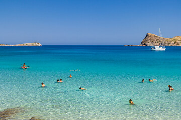 Obraz premium Swimmers, Snorkellers and sailboats on a clear ocean
