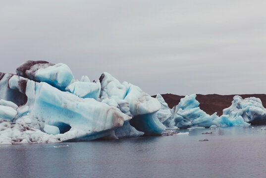 J&radic;&part;kuls&radic;&deg;rl&radic;&ge;n glacial lake in Iceland