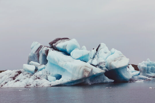 J&radic;&part;kuls&radic;&deg;rl&radic;&ge;n glacial lake in Iceland