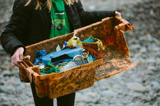 Clearing rubbish of a UK beach