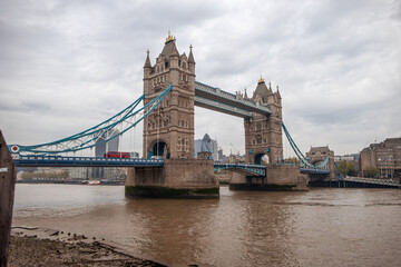 Fototapeta na wymiar Tower Bridge and thames river in a sunny day