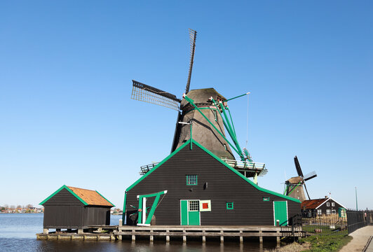 zaanse schans, windmill and barn