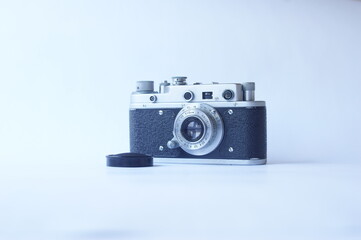 stary, analogowy aparat fotograficzny Zorki, naturalne światło, lekko w lewo, z dekielkiem, poziomo