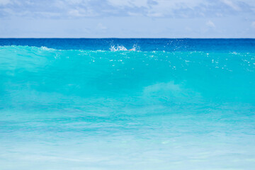 Fototapeta na wymiar Turquoise and deep blue color waves of indian ocean, in Seychelles