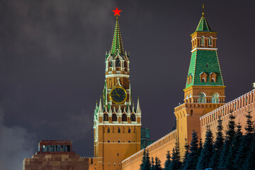 Fototapeta na wymiar Night view on Moscow Kremlin and Spasskaya tower
