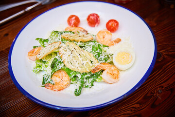 salad with shrimps