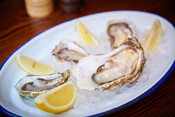 oysters with lemon