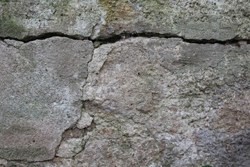 Unregelmäßige Natursteinmauer