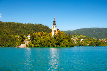 Naklejka premium Cozy Lake Bled in summer with the Juliet Alps in the background of the beautiful castle