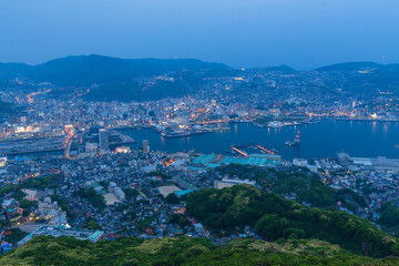 Fototapeta na wymiar 日本　長崎県長崎市、日本三大夜景の一つ、稲佐山山頂展望台からの夜景