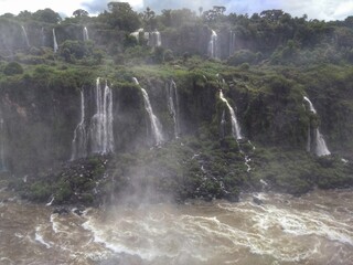 Cataratas do Iguaçu (Iguazu Falls) - Foz do Iguaçu, Paraná, Brasil
Iguaçu Falls are waterfalls of the Iguazu River on the border of Argentina and Brazil.They make up the largest waterfall in the world