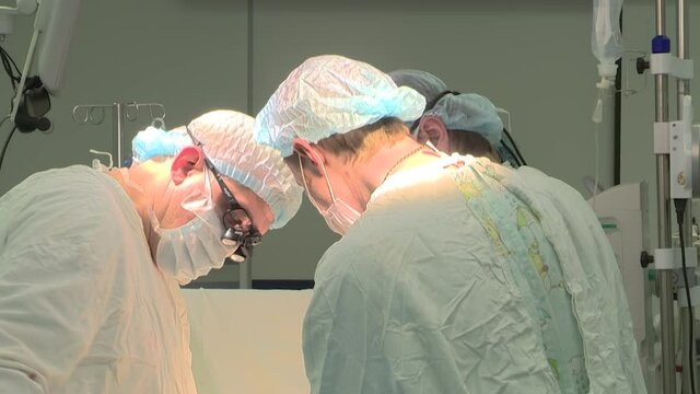 
The head of the Department of cardiac surgery of the Grodno regional clinical hospital performs coronary bypass surgery.