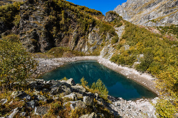 Fototapeta na wymiar Clear mountain lake with blue-green water.