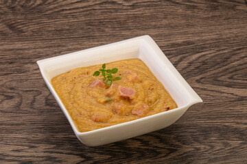 Peas cream soup with smoked ribs