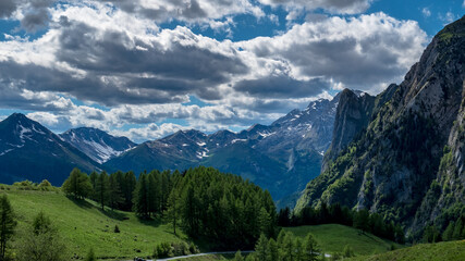 Fototapeta na wymiar Spring day trekking in the beautiful Carnic Alps, Friuli-Venezia Giulia, Italy