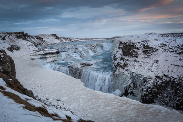 atemberaubender Wasserfall Gulfoss auf einer Tour in Island