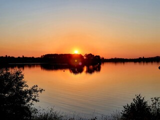 Obraz premium sunset over lake