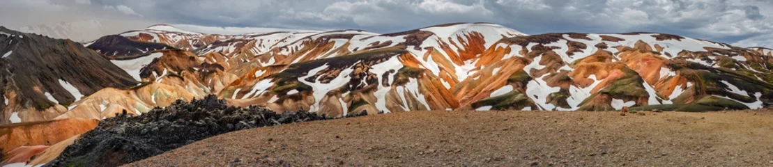 Foto auf Alu-Dibond Panoramic amazing Icelandic landscape of colorful rainbow volcanic Landmannalaugar mountains, at famous Laugavegur hiking trail with dramatic snowy sky, and red volcano soil in Iceland © neurobite