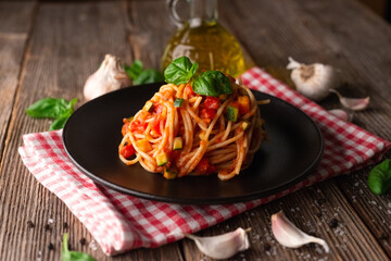 Spaghetti with eggplant, zucchini, paprika and tomato sauce - 392421364