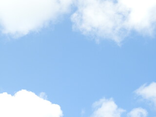 青空に曇