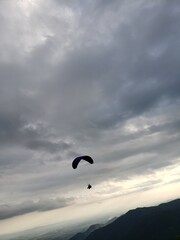 O Parapente,Parrapant (voo de encosta) e Paraglider, Paragliding ato de se voar de Paraglider