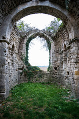 Fototapeta na wymiar Ruines d'un monastère, Picardie, France