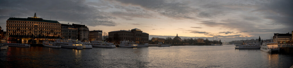 Obraz na płótnie Canvas Silhouette skyline at dawn over the bay Strömen and Skeppsholmen in Stockholm. 