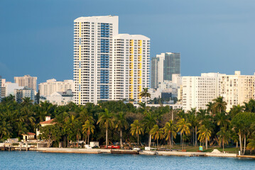 Fototapeta na wymiar Miami Beach Skyline And A Waterfront Park