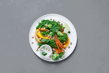 Grilled pumpkin salad with vegetables