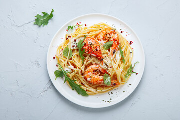 Pasta with shrimps in white sauce
