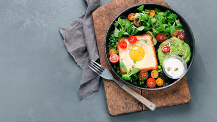 Fried egg on bread with vegetables