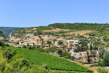 Fototapeta na wymiar Vue panoramique sue le village de Minerve 