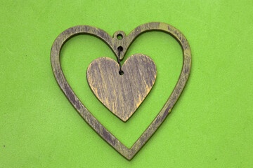 cuore intagliato nel legno