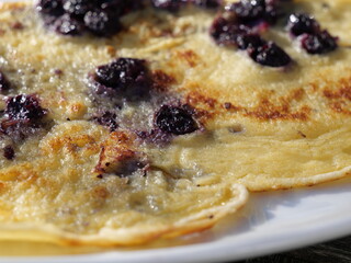 Leckerer Pfannkuchen mit Blaubeeren 