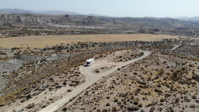 Autocaravana en el desierto de Tabernas Almer&iacute;a Espa&ntilde;a	