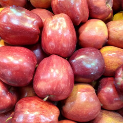 red apple