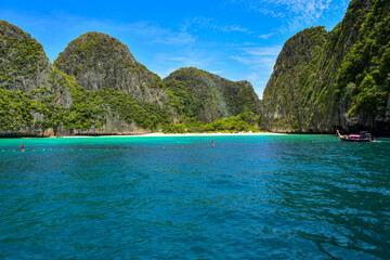 
"Maya Bay", known from the movie "The Beach", is closed to tourists.
Boats are only allowed to drive up to the barrier