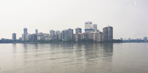 Obraz premium Bustling Mumbai is India's largest city and financial center