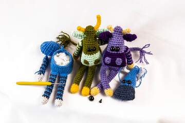 Fototapeta na wymiar The process of crocheting amigurumi dolls