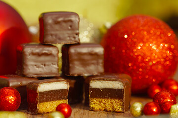 Dominoes - Gingerbread Speciality with jam and marzipan