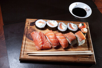 comida japonesa de sushi. Vista superior del surtido de sushi.