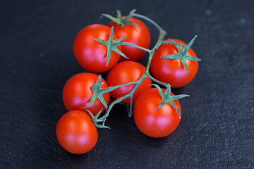 Fototapeta na wymiar Cherry tomatoes on a branch 