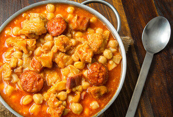 Callos con garbanzos