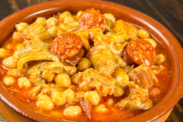 Callos con garbanzos