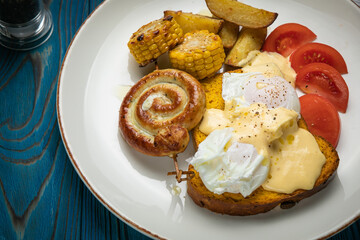 English breakfast, toast, poached egg, sauce, sausage
