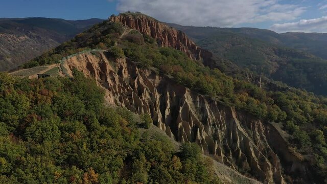 Pyramiden von Stob in Bulgarien | Luftvideo von den Pyramiden von Stob | Bulgarien aus der Luft