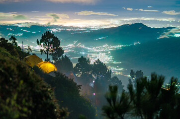 Fototapeta na wymiar Camping at Night on volacono Acatenango close to the city of Antigua - Guatemala