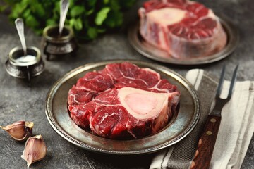 Raw beef shank with vegetables and garlic.