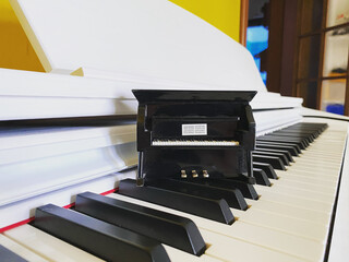 Un pianoforte sul pianoforte